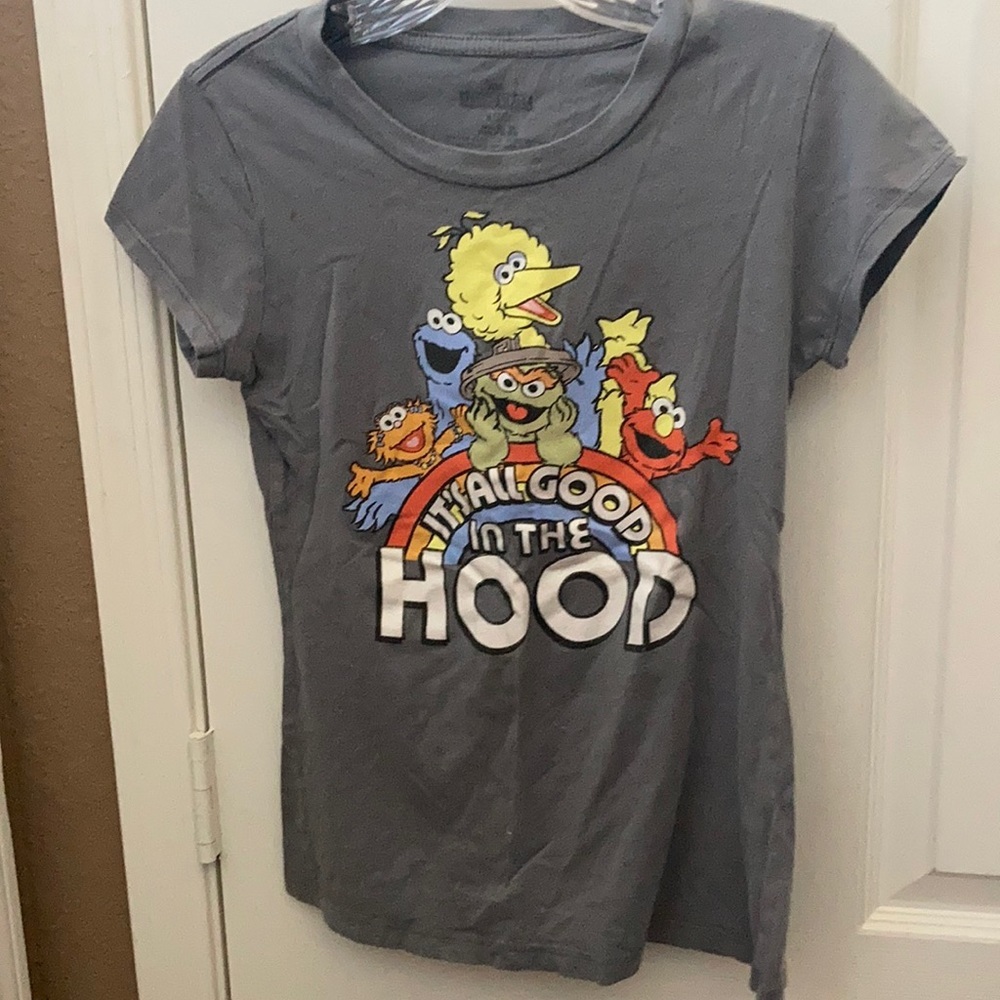 FINAL MARKDOWN Junior Sesame Street tee medium